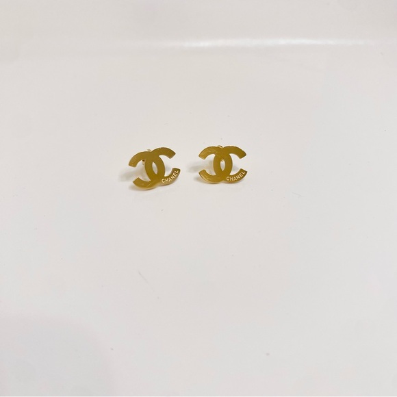 NEW C C initial earrings in gold tone - Picture 3 of 7